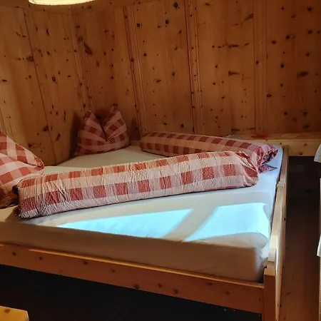 Berghaus Am Sonnenhang Valpaschun *