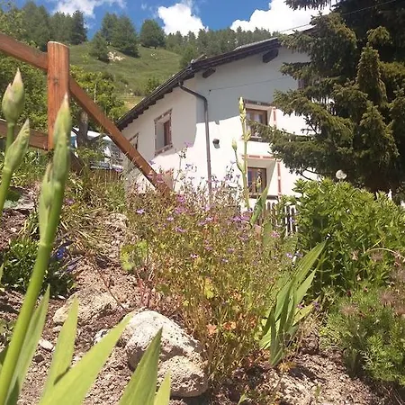 Berghaus Am Sonnenhang Valpaschun Ferienhaus *