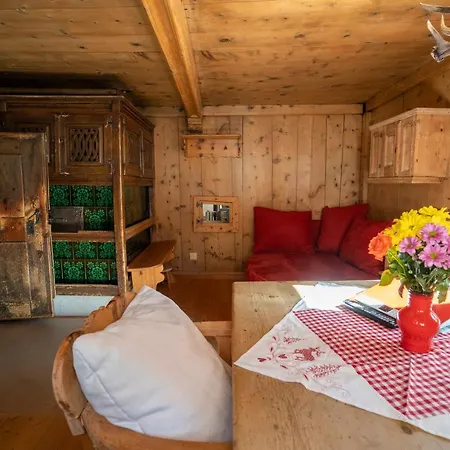 Berghaus Am Sonnenhang Valpaschun بيت للعطل *