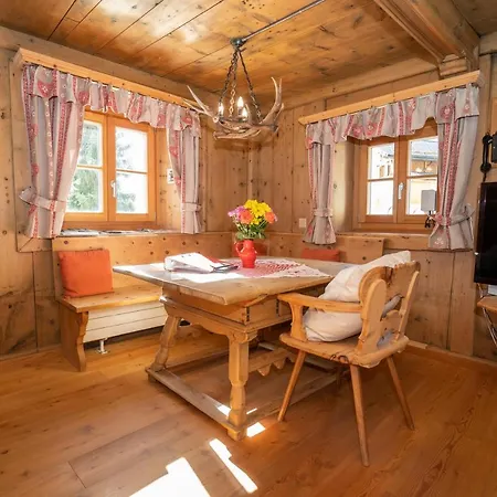 Berghaus Am Sonnenhang Valpaschun *