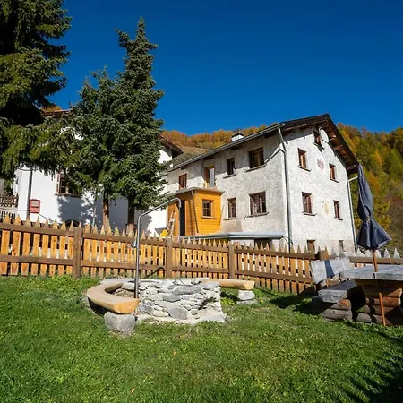 Berghaus Am Sonnenhang Valpaschun Ferienhaus *