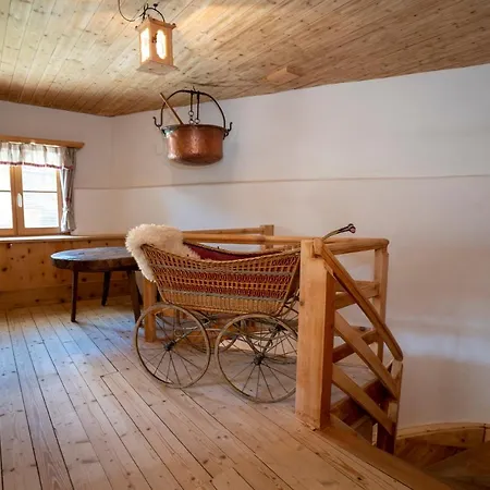 Berghaus Am Sonnenhang Valpaschun Casa de Férias Valchava