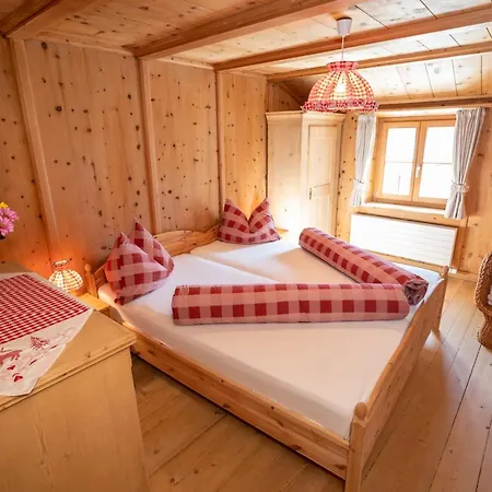 Berghaus Am Sonnenhang Valpaschun *