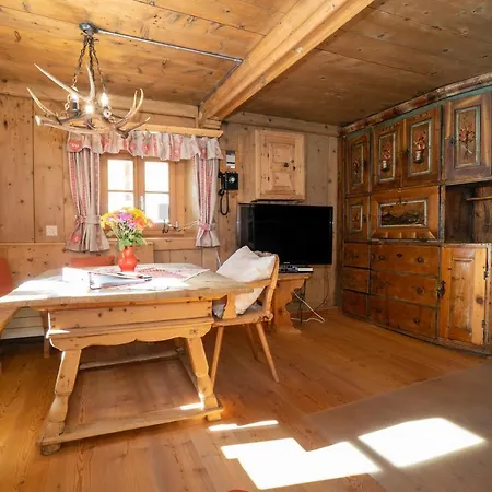 Berghaus Am Sonnenhang Valpaschun Ferienhaus Valchava