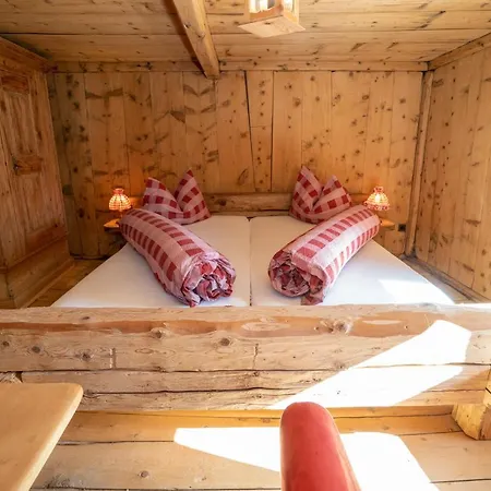 Berghaus Am Sonnenhang Valpaschun Ferienhaus Valchava