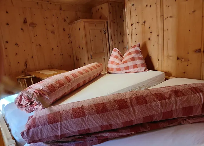 Berghaus Am Sonnenhang Valpaschun Ferienhaus Valchava