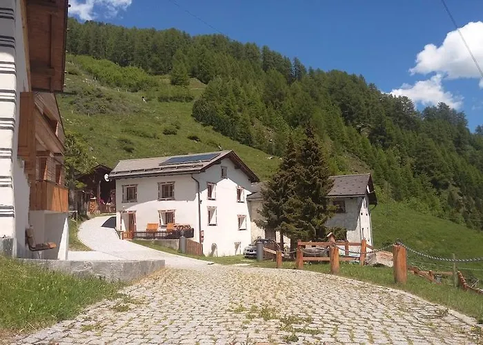 Berghaus Am Sonnenhang Valpaschun * Valchava