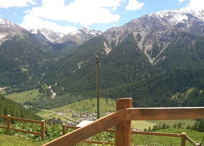Berghaus Am Sonnenhang Valpaschun Ferienhaus