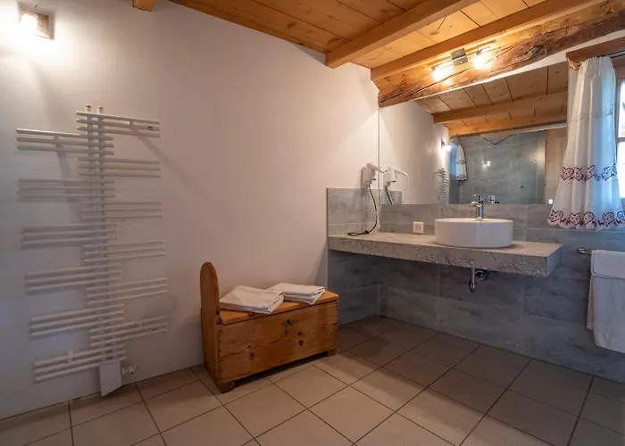 Berghaus Am Sonnenhang Valpaschun Ferienhaus *