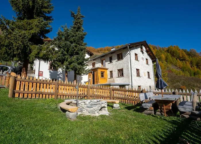 Berghaus Am Sonnenhang Valpaschun Ferienhaus *