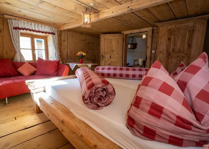 Berghaus Am Sonnenhang Valpaschun *