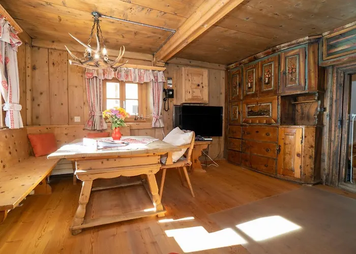 Berghaus Am Sonnenhang Valpaschun Ferienhaus Valchava