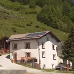Berghaus Am Sonnenhang Valpaschun 펜션 Valchava