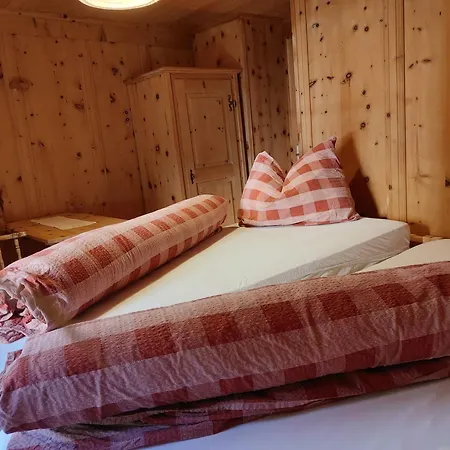 Berghaus Am Sonnenhang Valpaschun Semesterbostad Valchava