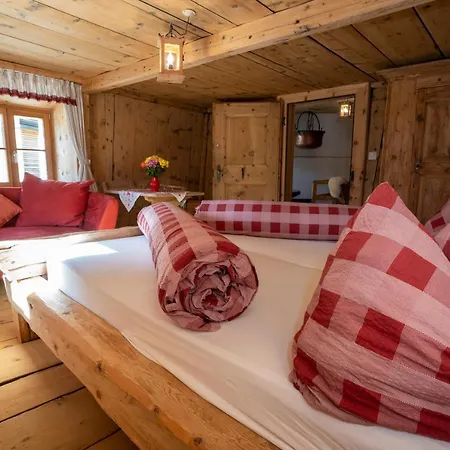 Berghaus Am Sonnenhang Valpaschun *